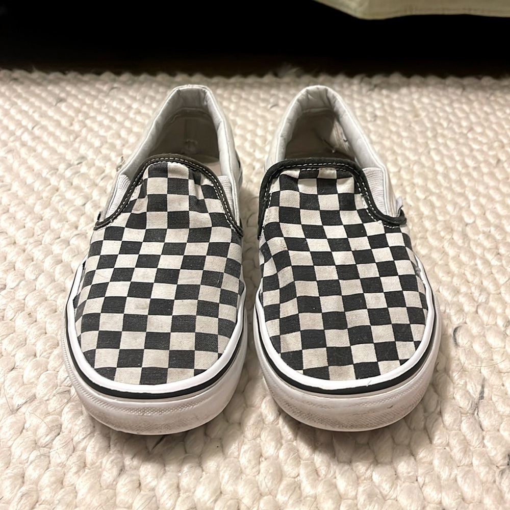 WHITE AND BLACK CHECKERED VANS